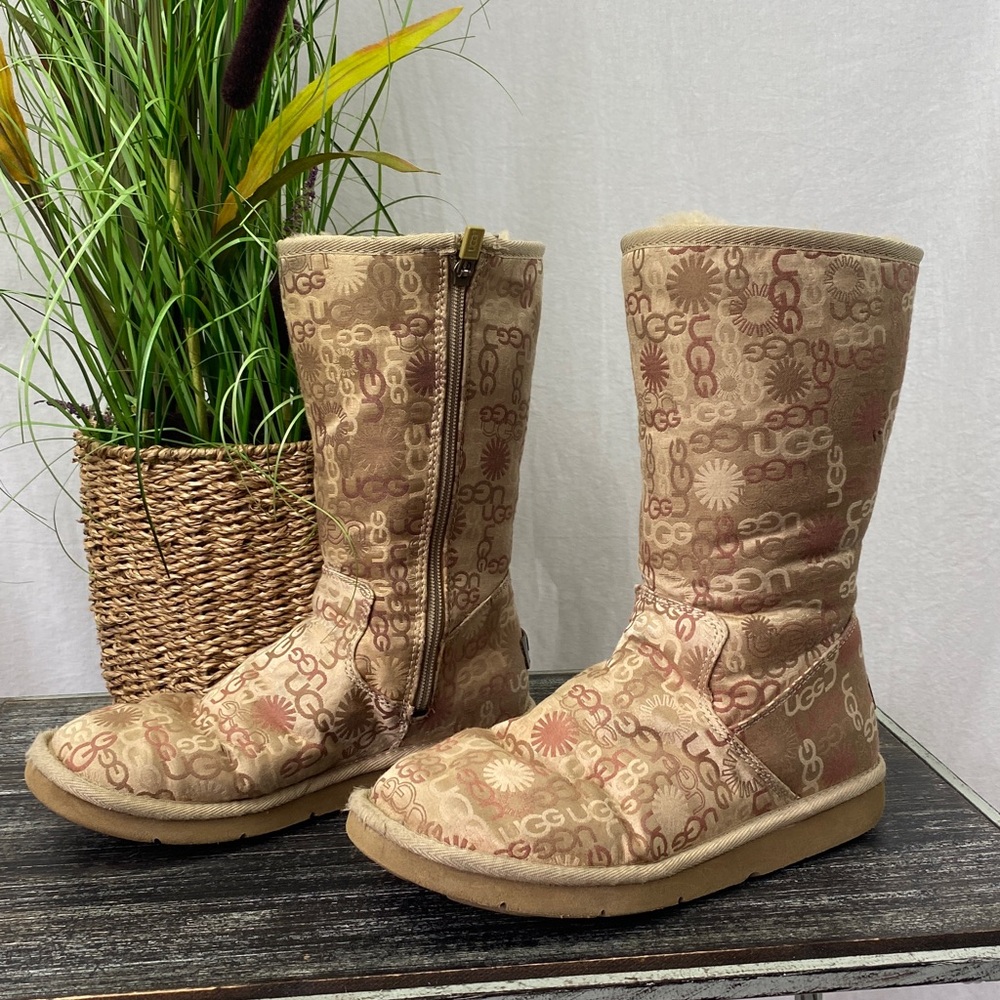 Ugg Classic Metallic Monogrammed Logo Print Fleece Lined 5515 Calf Boots 8